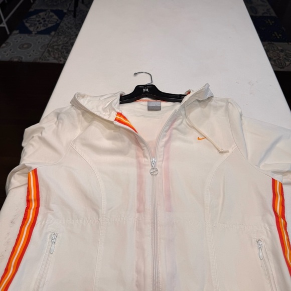 Nike Women’s athletic hooded zip up jacket / windbreaker white sz M - Picture 11 of 14